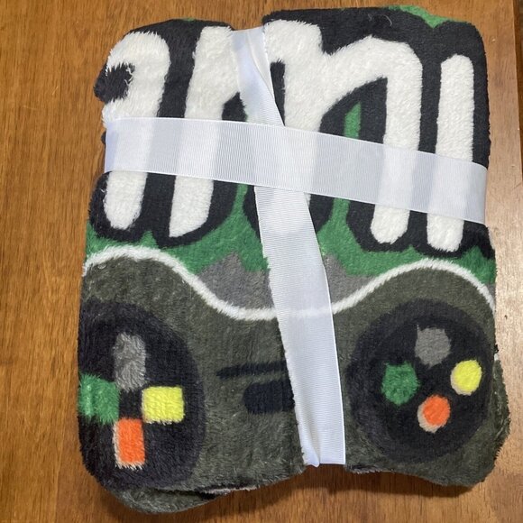 Blanket Video Gamer Soft Plush Blanket 50" x 60" New Throw Blanket Gift Idea - Picture 4 of 4